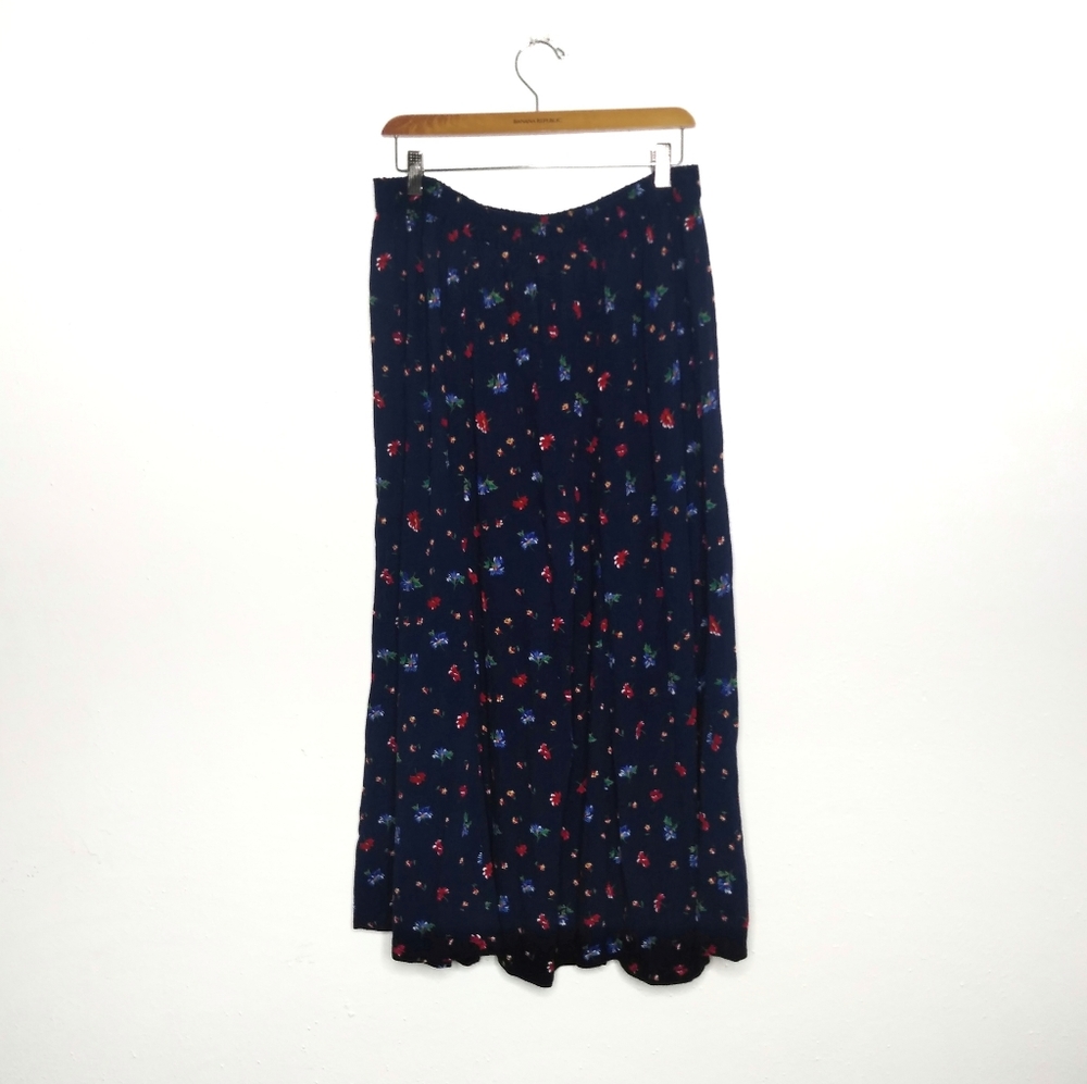 Chaus skirt 100% rayon navy floral size 16
